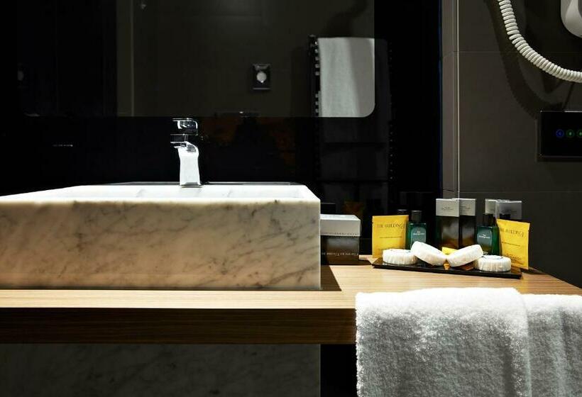 Camera Superiore con Terrazza, The Building