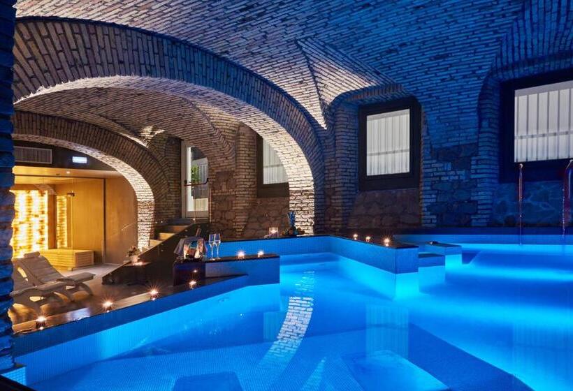 Camera Standard, The Building