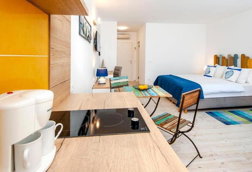 Студио Стандарт с Балконом, Villa Marea