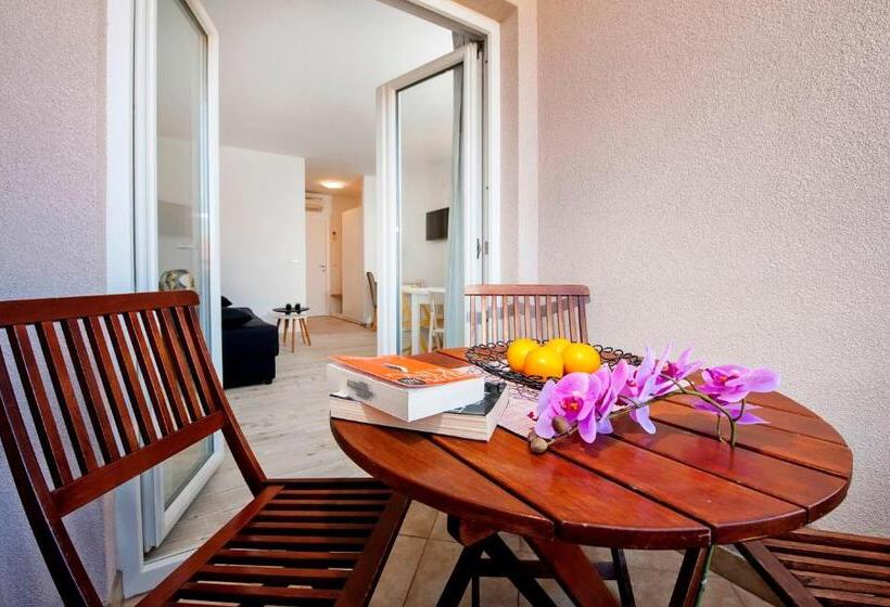 Апартаменты 1 Спальня с Балконом, Villa Marea