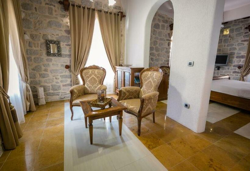 استودیوی لوکس, Villa Duomo