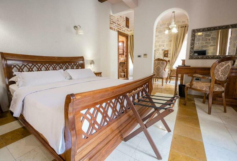 استودیوی لوکس, Villa Duomo