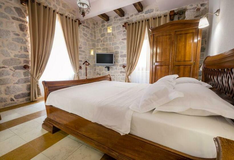 استودیوی لوکس, Villa Duomo