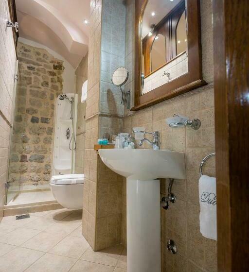 استودیوی لوکس, Villa Duomo