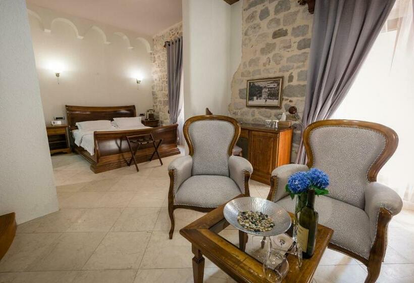 استودیوی لوکس, Villa Duomo