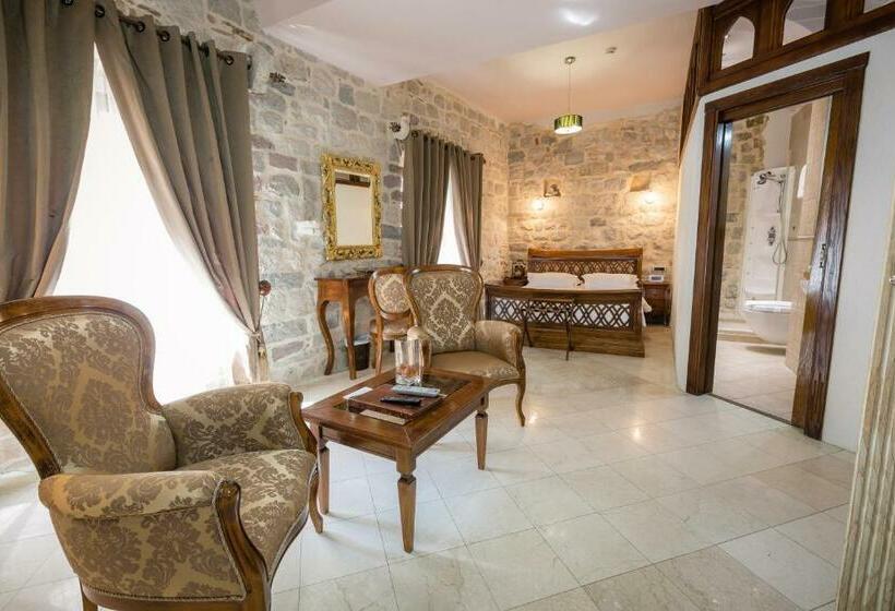 استودیوی لوکس, Villa Duomo