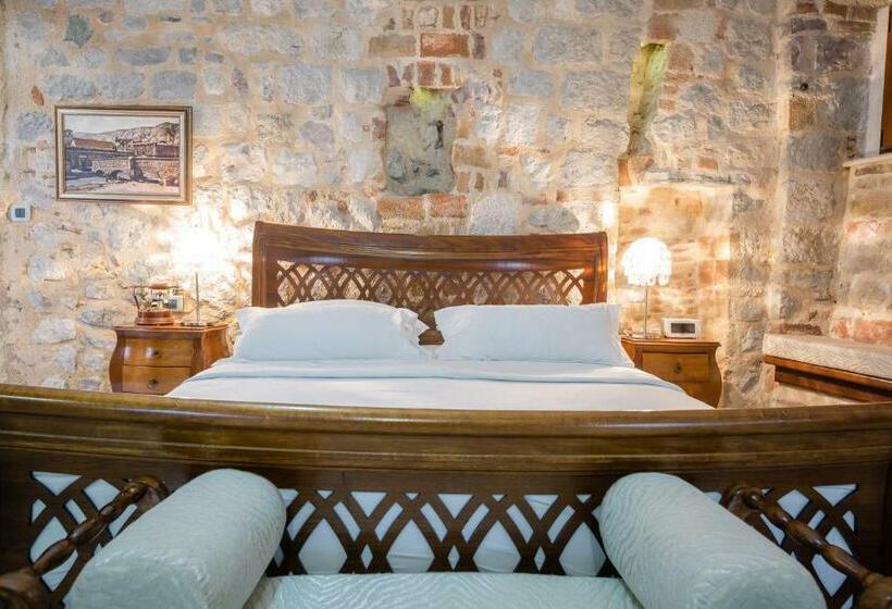 استودیوی لوکس, Villa Duomo