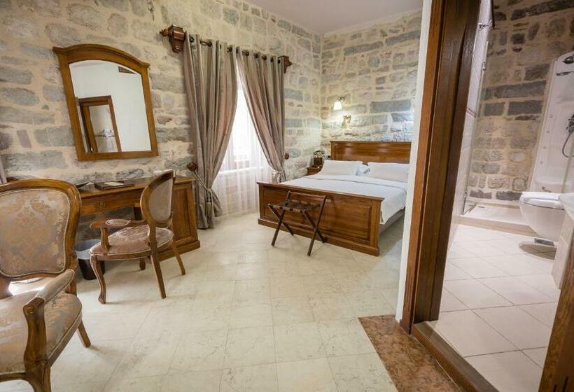 استودیوی لوکس, Villa Duomo