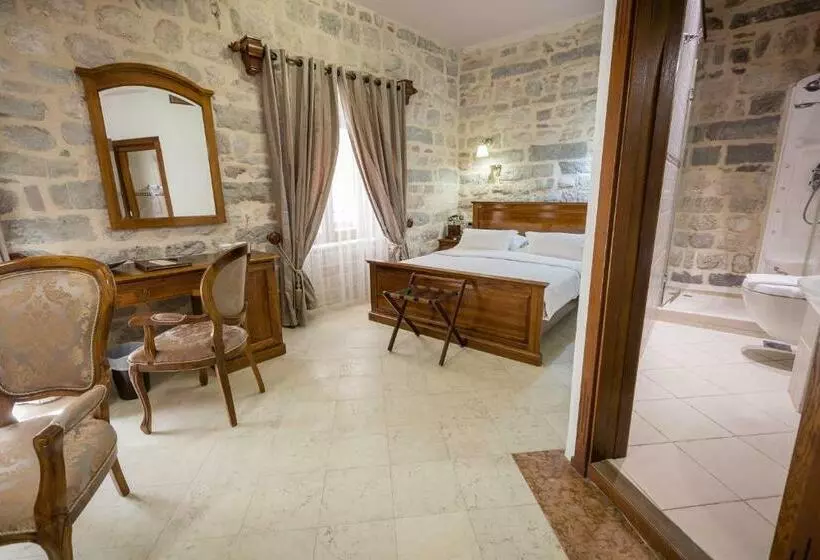 استودیوی لوکس, Villa Duomo