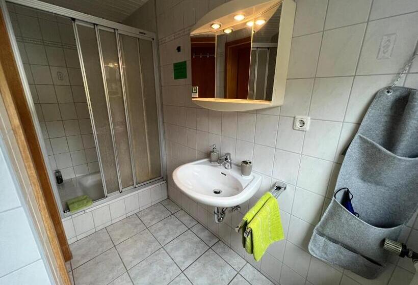 חדר קומפורט לשלושה, Am Obersee