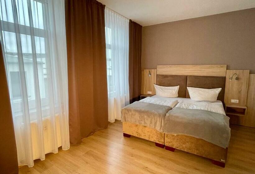 Номер Стандарт, Deutscher Hof