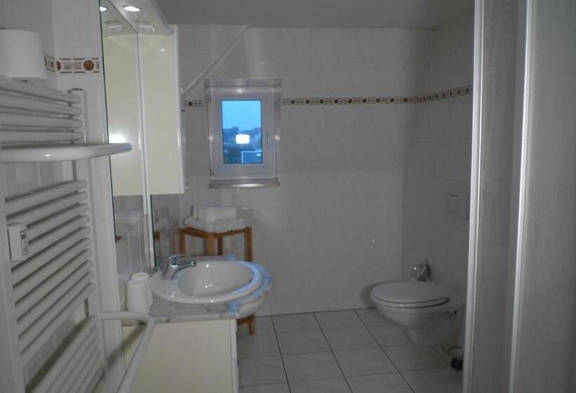 带2个卧室的公寓, Deutscher Hof