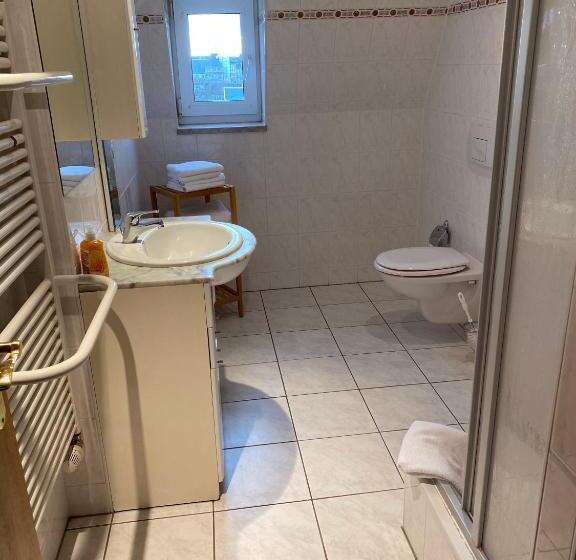 标准间, Deutscher Hof