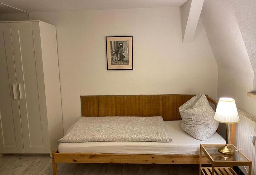 Номер Стандарт, Deutscher Hof