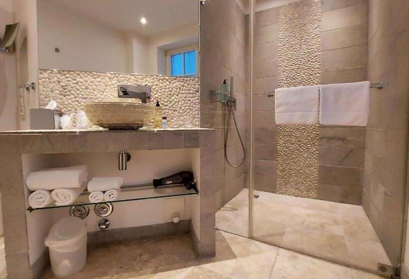 Люкс, Hof Galerie