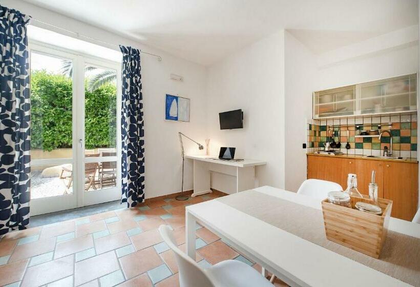 Студио Стандарт Кровать Кинг, Le Grand Bleu Gioia Apartments