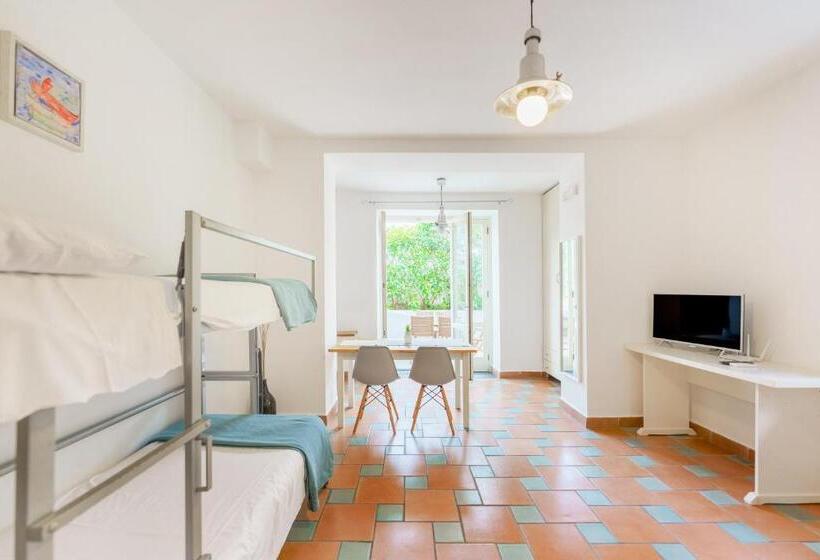 Апартаменты 1 Спальня Нижний Этаж, Le Grand Bleu Gioia Apartments