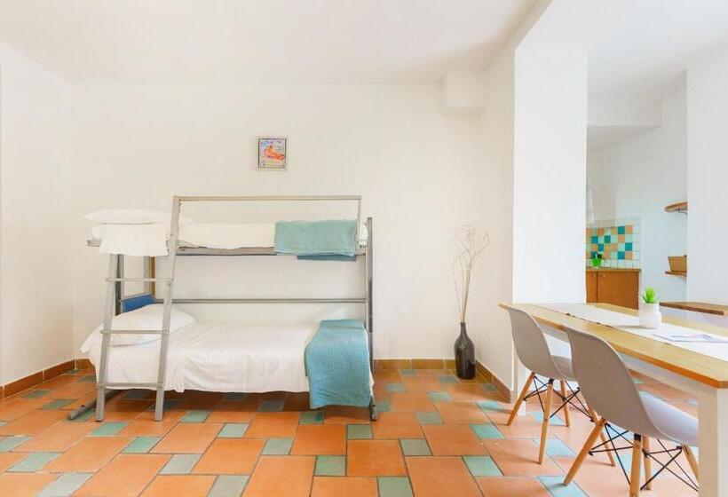 Апартаменты 1 Спальня Нижний Этаж, Le Grand Bleu Gioia Apartments