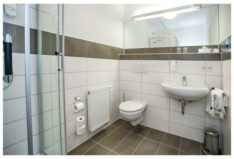 标准三人间, Postillion