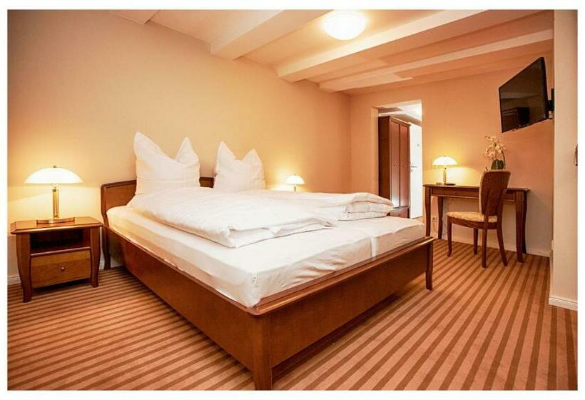 标准三人间, Postillion