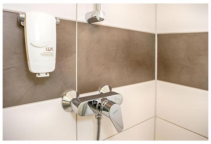 标准单人间, Postillion