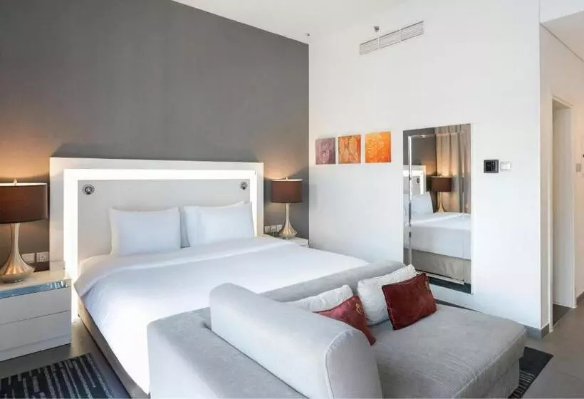 Deluxe Room King Bed & Views
