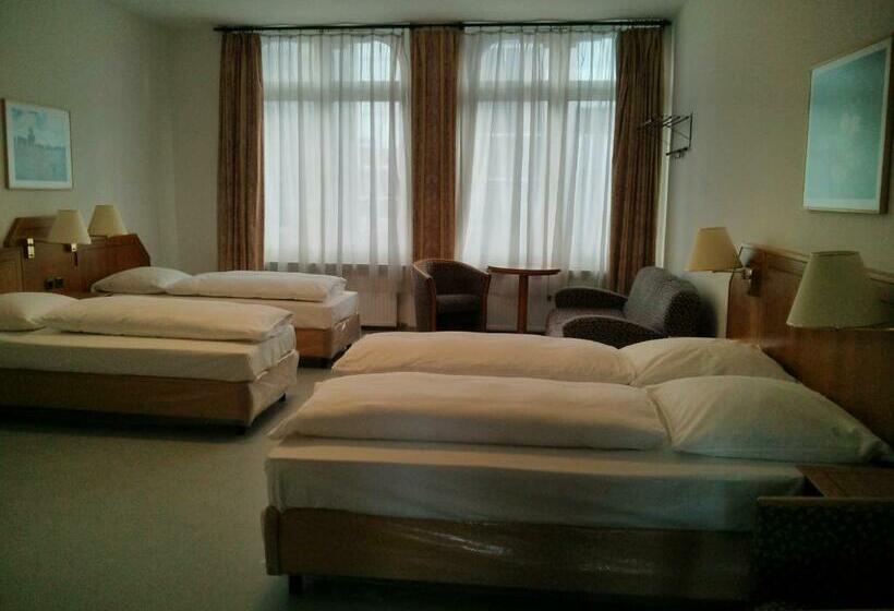 חדר סטנדרט לארבעה, Willy Hotel Frankfurt