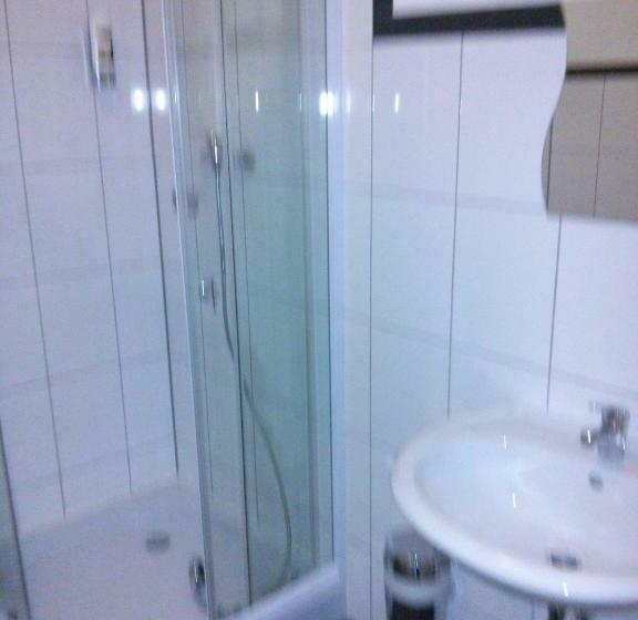 חדר סטנדרט לארבעה, Willy Hotel Frankfurt