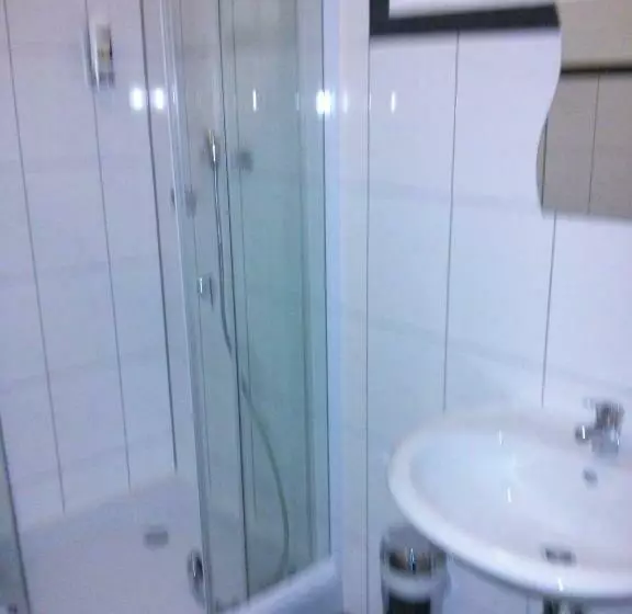 スタンダード４人部屋, Willy Hotel Frankfurt
