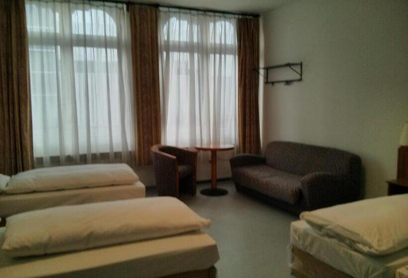 חדר סטנדרט לשלושה, Willy Hotel Frankfurt