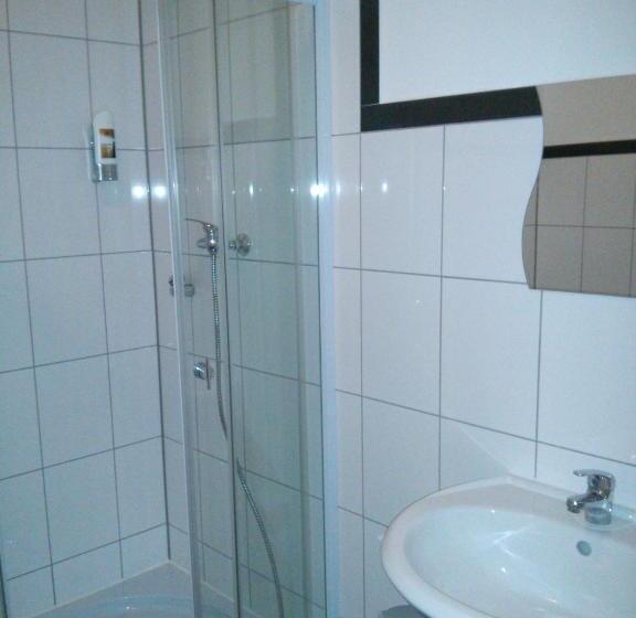 اتاق استاندارد سه نفره, Willy Hotel Frankfurt