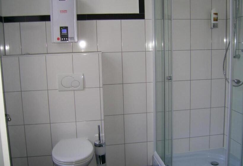 חדר סטנדרט לארבעה, Willy Hotel Frankfurt