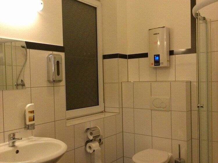 חדר סטנדרט לשלושה, Willy Hotel Frankfurt