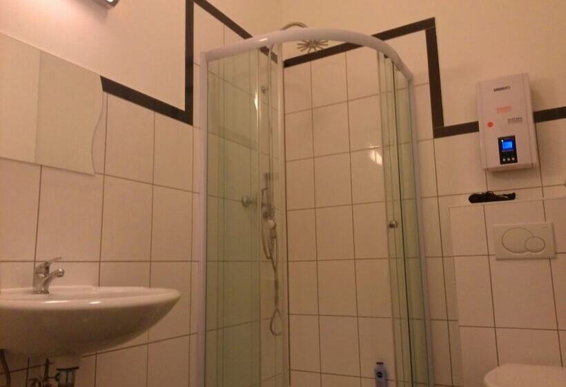 חדר סטנדרט לארבעה, Willy Hotel Frankfurt