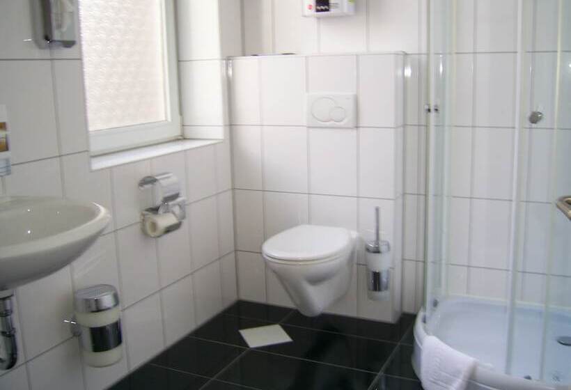 اتاق استاندارد چهار تخته, Willy Hotel Frankfurt