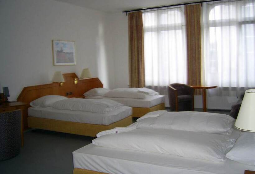 חדר סטנדרט לארבעה, Willy Hotel Frankfurt