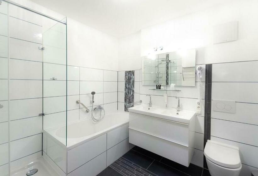 جناح, Arthotel Ana Aura