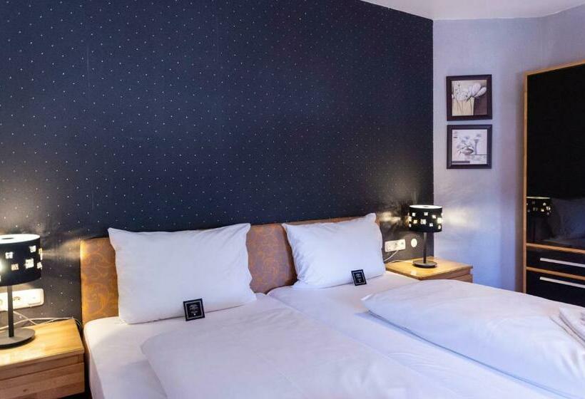 جناح, Arthotel Ana Aura