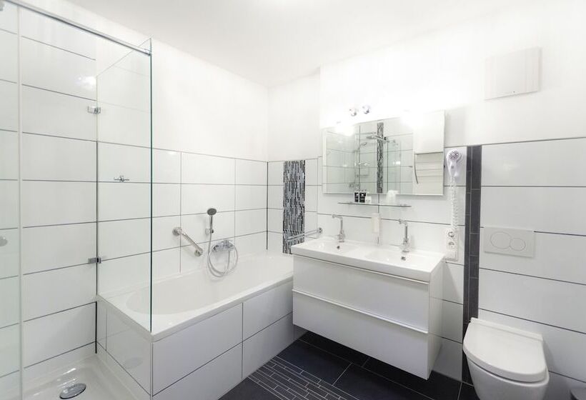 جناح, Arthotel Ana Aura