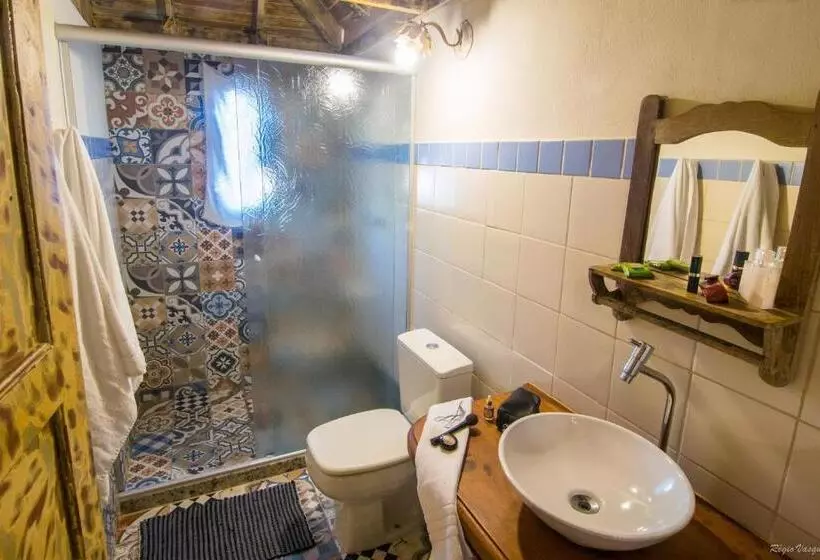 اتاق استاندارد سه تخته با چشم‌انداز استخر, Arraial Velho Pousada Tematica