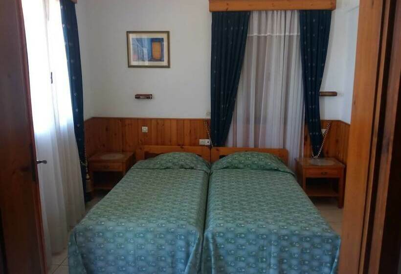 غرفة ديلوكس مطلة على المدينة, Deja Vu