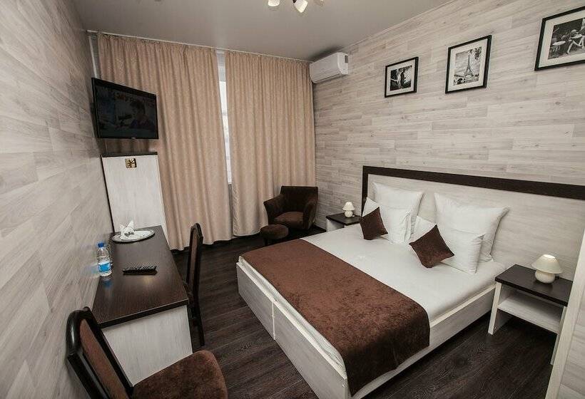 コンフォートルーム, Fox