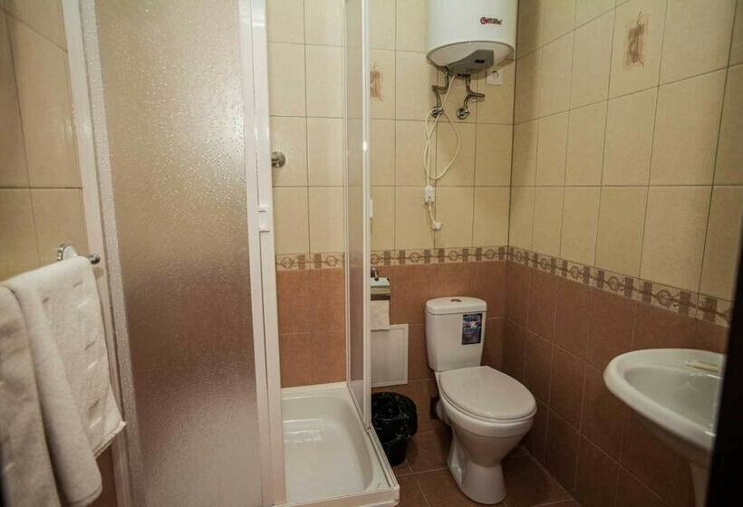 コンフォートルーム, Fox