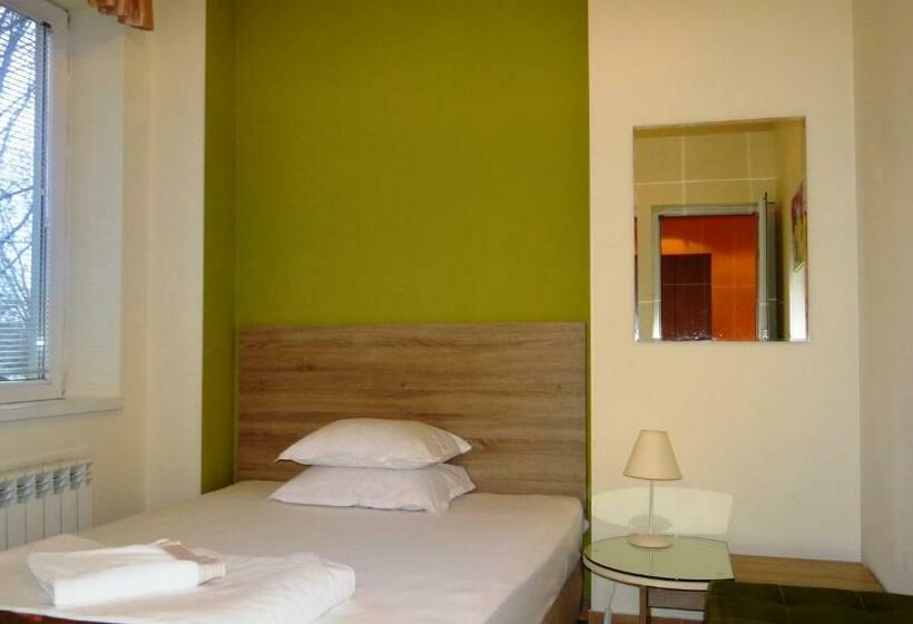 غرفة قياسية حمام مشترك, Guest Rooms Kom