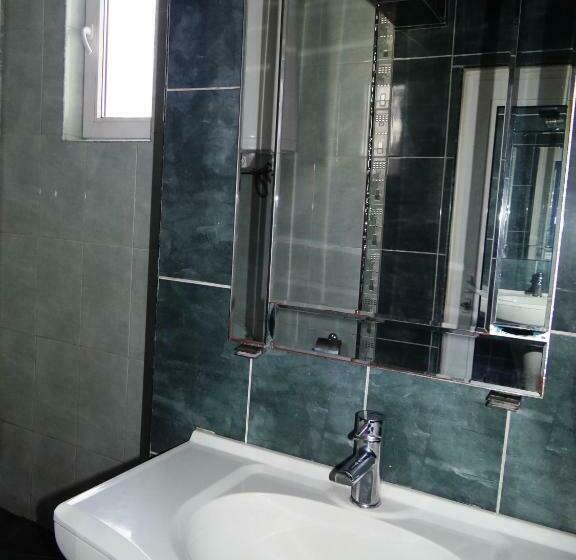 غرفة قياسية حمام مشترك, Guest Rooms Kom