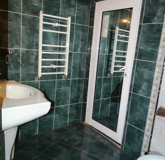 스탠다드 룸 공동 욕실, Guest Rooms Kom