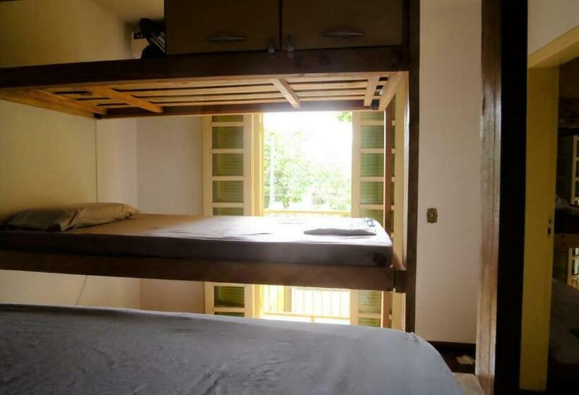 سرير فى غرفة مشتركه, Hostel Wanderlust