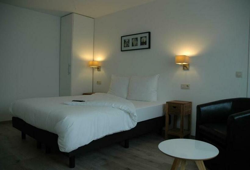 디럭스 룸, Lavan