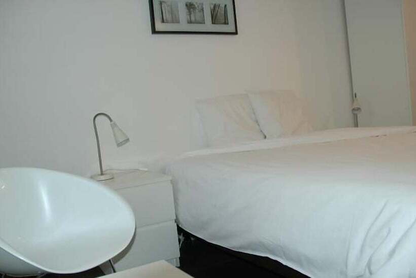 컴포트 룸, Lavan