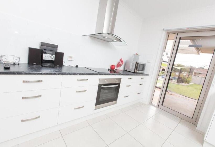 ویلای 3 خوابه, Mildura Holiday Villas